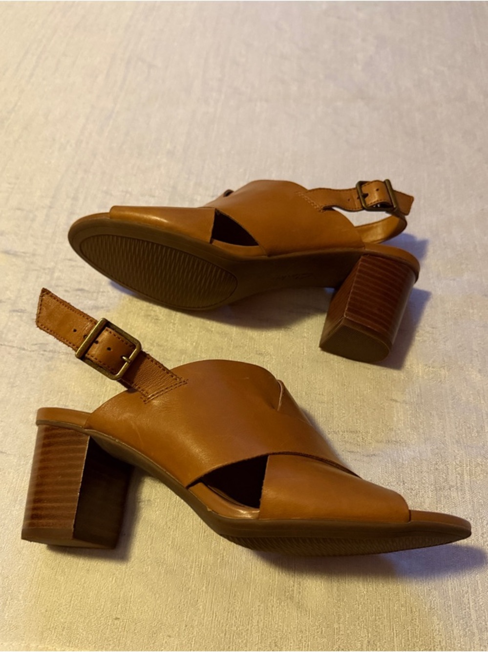 Clarks Women's Brown Leather Crisscross Slingback Sandal Heels - Picture 5 of 6